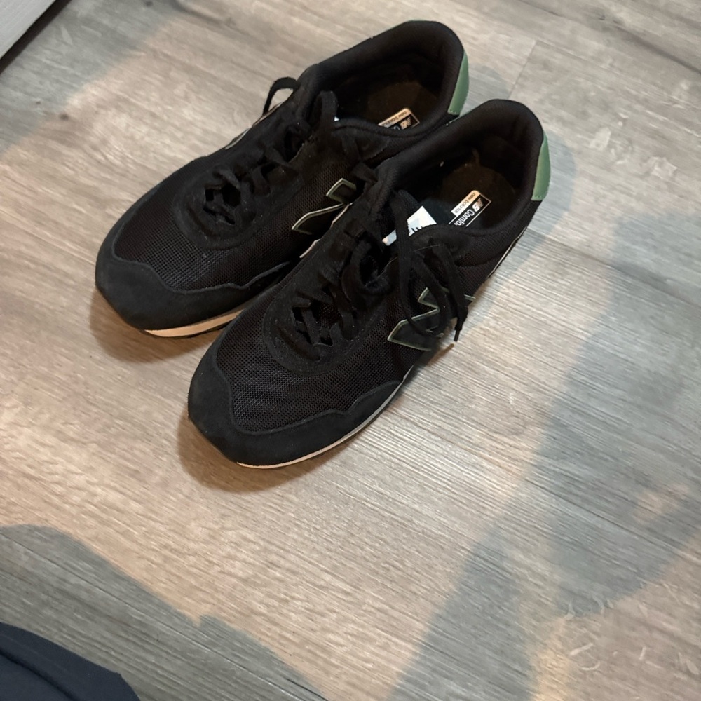 New Balance Black and Green Sneakers like new. Sz 11